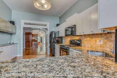 Main picture of 2822 E Baltimore St