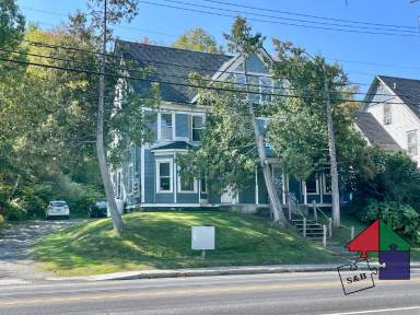 Main picture of 125 River St