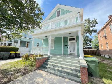 Main picture of 319 W 33rd St