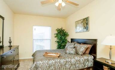 Main picture of Canal Place