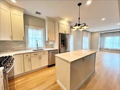 Main picture of 186 Havre St