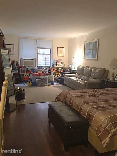 Main picture of 30 East End Avenue Apartments