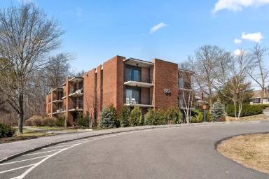 Main picture of 80 Herrick St