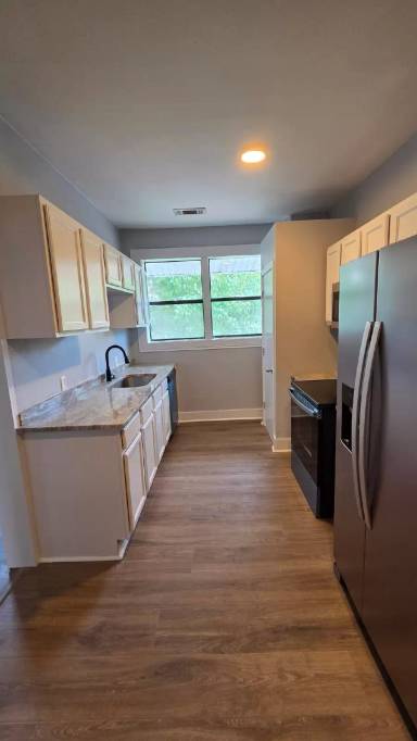 Main picture of 3421 W 12th St
