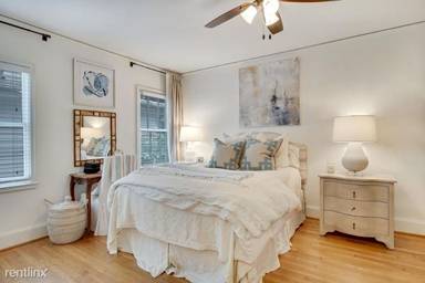 Main picture of 425 Lindbergh Dr NE