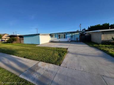 Main picture of 8382 Washington St