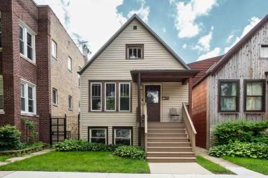 Main picture of 3233 W Berteau Ave