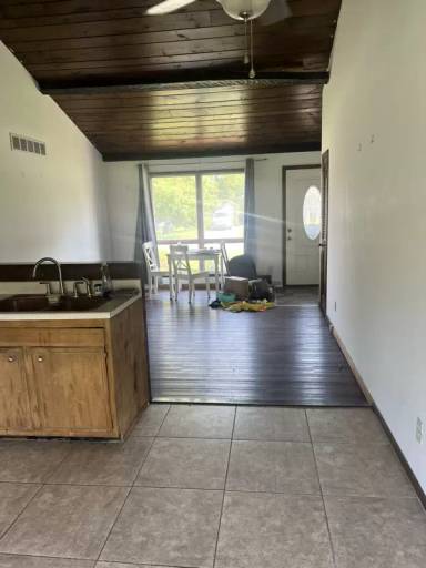 Main picture of 325 Crestline Ct