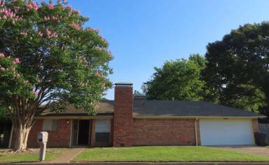 Main picture of 2600 Kensington Dr