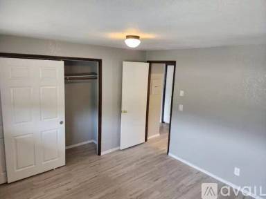 Main picture of 655 NE Chestnut Ave