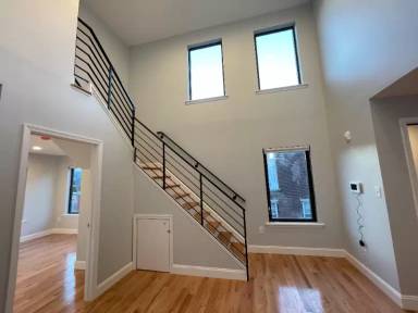 Main picture of 2610 South St