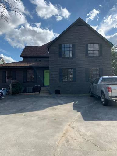 Main picture of 19 W Grady St