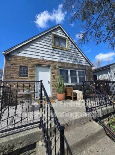 Main picture of 861 Bassett Ave