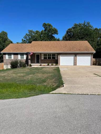 Main picture of 19570 Lyle Ln