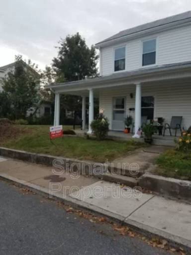 Main picture of 9B Houston St