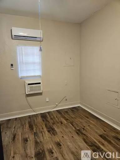 Main picture of 204 E Dullnig Ct