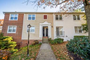 Main picture of 2830 S. Wakefield St. - A