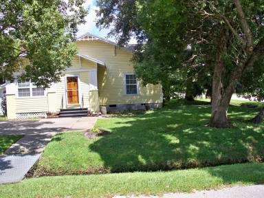 Main picture of 319 E Pierce Ave