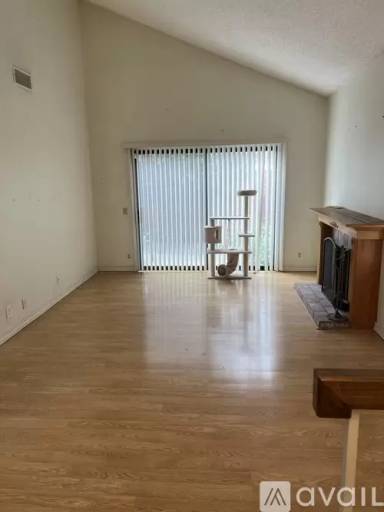 Main picture of 2062 S West St