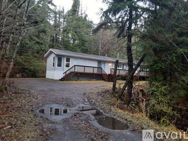 Main picture of 503 Strawberry Rd