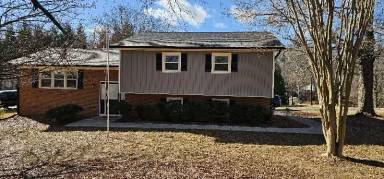 Main picture of 1010 Lewisville Clemmons Rd