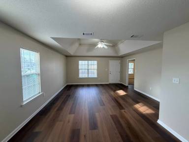 Main picture of 5759 Fontana Rd