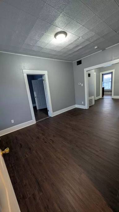 Main picture of 240 S Quincy Ave