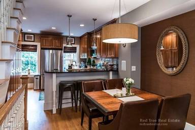 Main picture of 1 Greenwich Ct