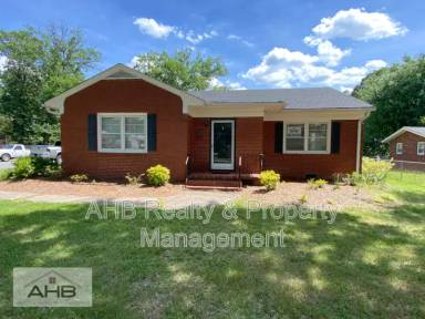 Main picture of 1804 W Front St