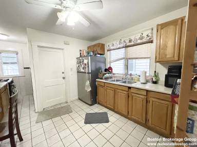 Main picture of 11 Romsey St