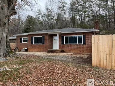 Main picture of 1822 Blowing Rock Blvd