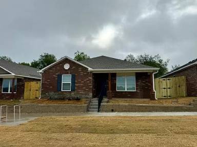 Main picture of 2440 N Raven Ln