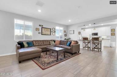 Main picture of 327 W Tamarack Dr
