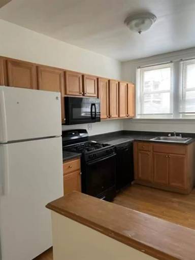 Main picture of 2232 W Farwell Ave & 6911 N Oakley Ave Apartments