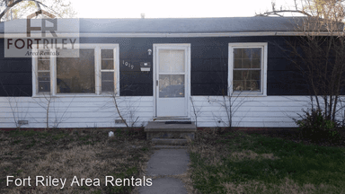 Main picture of 1019 Moss Cir