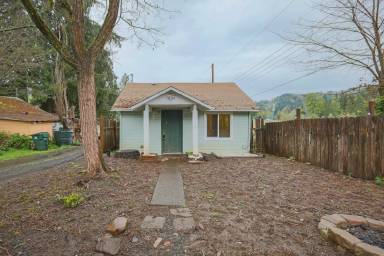 Main picture of 914 S Cedar St