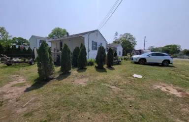 Main picture of 202 W 1st St