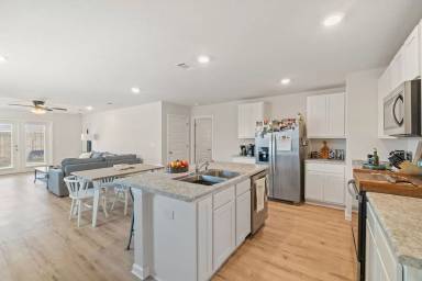 Main picture of 5252 Peach Dr