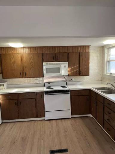 Main picture of 222 Cass St