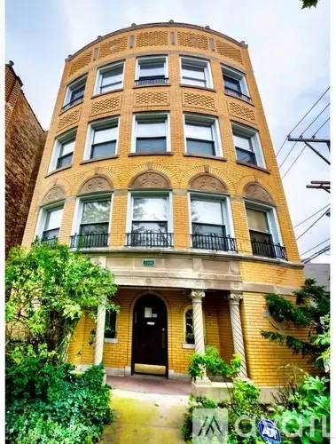 Main picture of 7554 N Claremont Ave