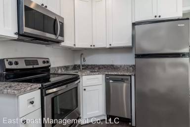 Main picture of 1646 E Baltimore St