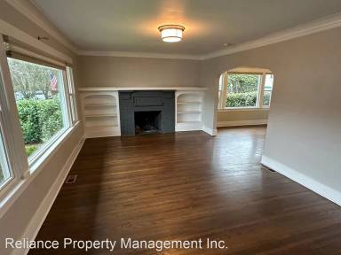 Main picture of 2128 SE Hawthorne Blvd