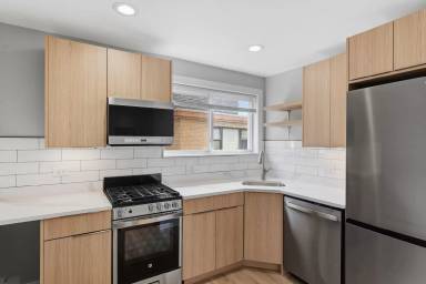 Main picture of 7603 N Greenview Ave
