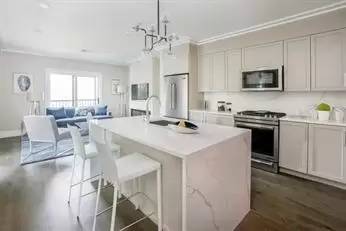 Main picture of 214 Market St
