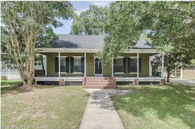 Main picture of 490 Springwood Ct