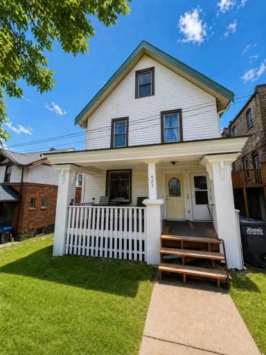 Main picture of 421 N 18th Ave E