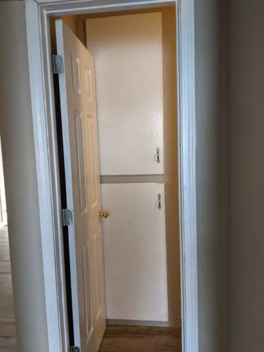 Main picture of 302 W Broadway