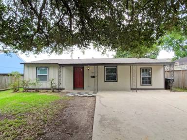 Main picture of 7422 Lakehurst Dr