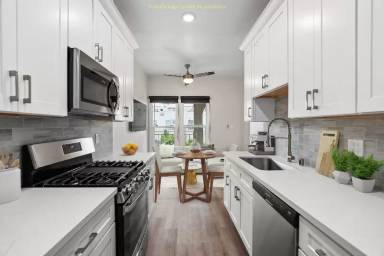Main picture of 1045 W 42nd Pl