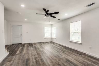 Main picture of 3301 8th Ave